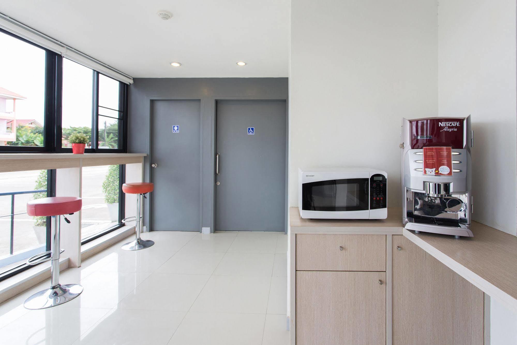 Hop Inn Krabi Building A Екстер'єр фото